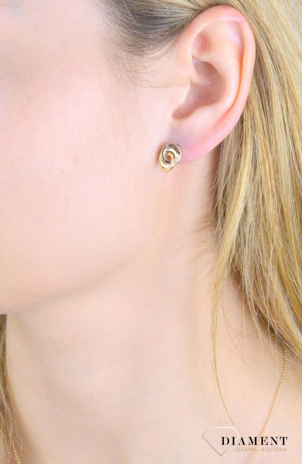 Złote kolczyki damskie 375 kółeczka przeplatane wiszące na sztyft KL 4599 375.jpg